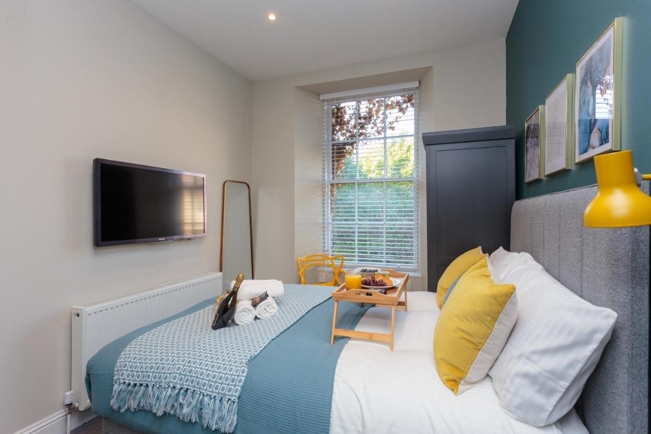 Lovely Apartment Beneath Edinburgh Castle Exterior photo